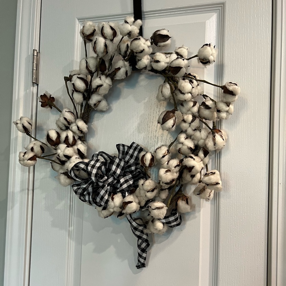 Cotton wreath with bow